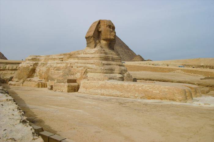 Ученый выяснил, почему у египетских статуй разбитые носы