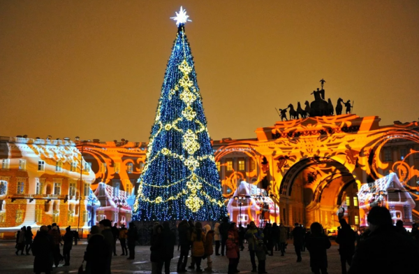 Новогодние ёлки в Санкт-Петербурге в январе