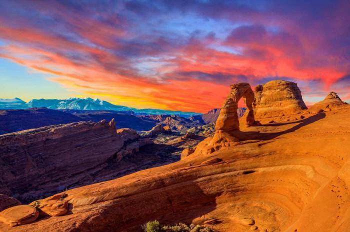 Цветная пустыня на плато Колорадо