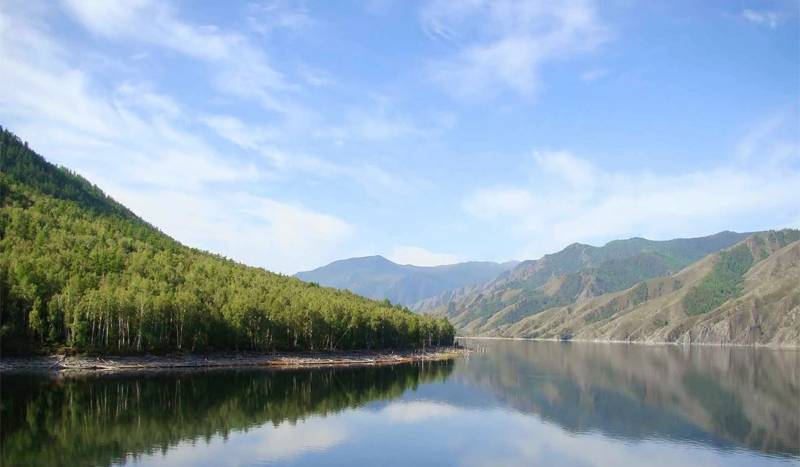 На побережье какого озера находится Баргузинский заповедник (6 букв)?