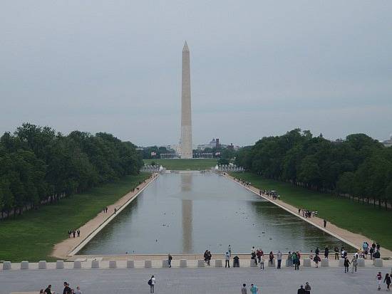 Вид на монумент Вашингтону