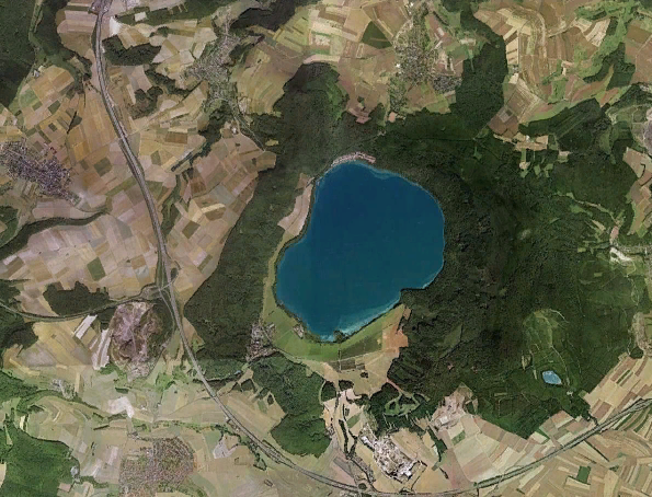 Озеро Лаахер-Зе, бомба под Европой