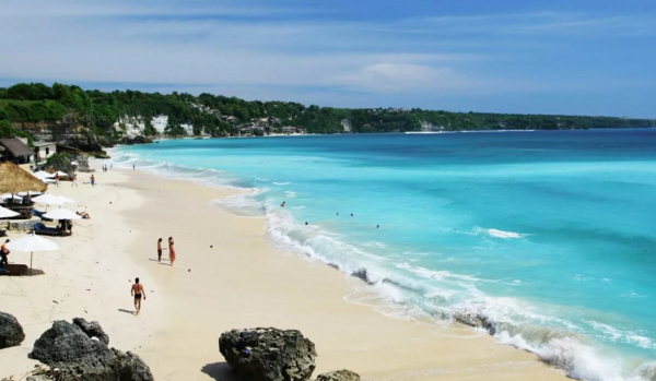 Пляжный отдых в марте 2020 на море: куда поехать недорого, без визы