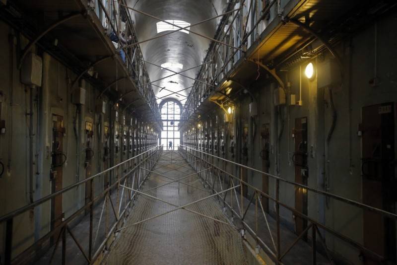 Самые строгие и непреступные тюрьмы в мире (10 фото)