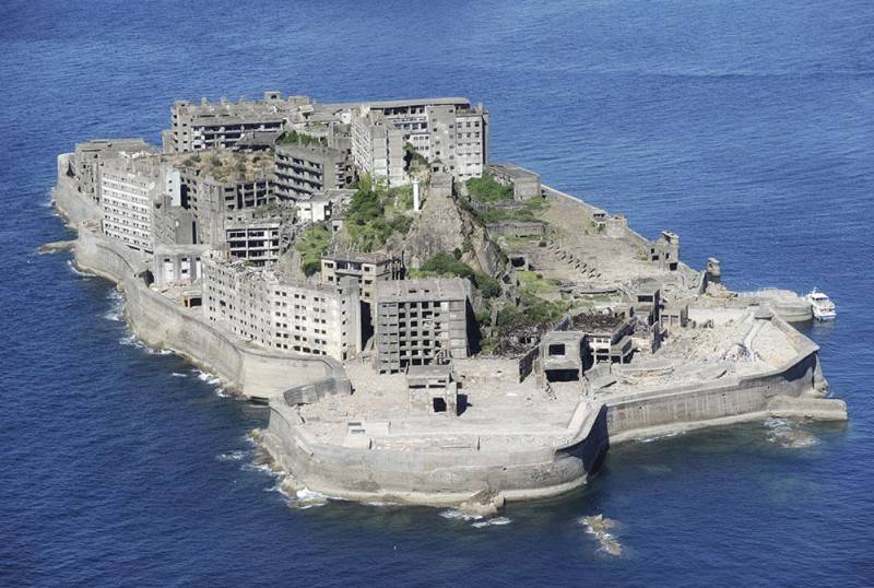 13 заброшенных замков мира и стоящие за ними истории