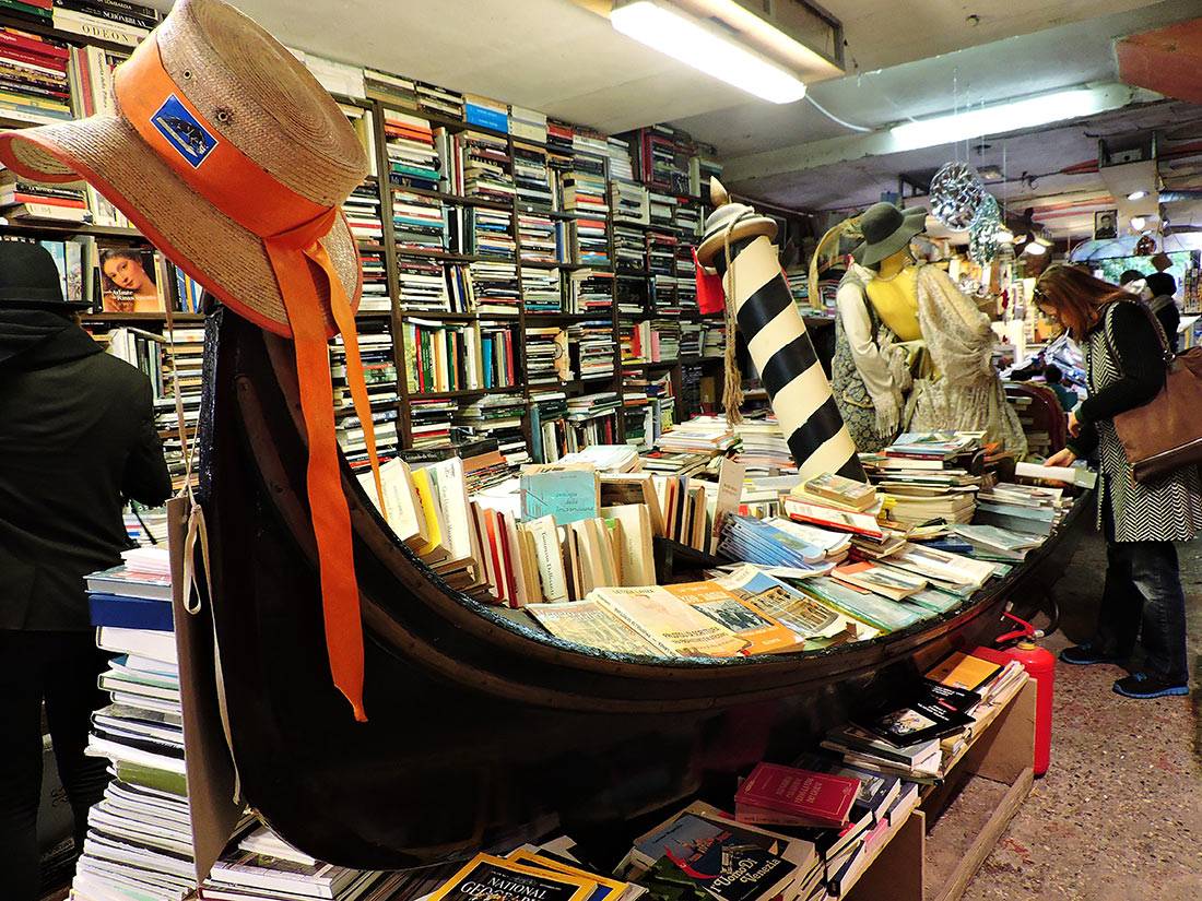 Книжный магазин acqua alta в Венеции.. Книжный магазин libreria alta acqua. Libreria acqua alta Венеция. Книжный магазин в Венеции Аква Альта.