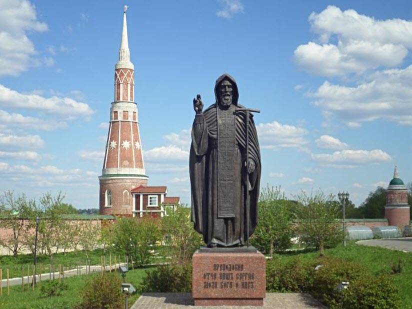 Памятник сергию радонежскому. Памятник сергию Радонежскому в Коломне. Коломна статуя Сергия Радонежского. Памятник сергию Радонежскому в Белгороде. Старо-Голутвин монастырь в Коломне памятник сергию Радонежскому.