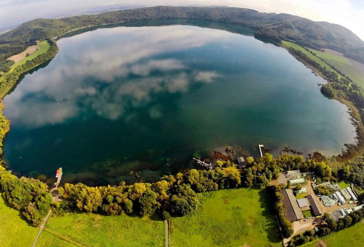 Озеро Лаахер-Зе, бомба под Европой