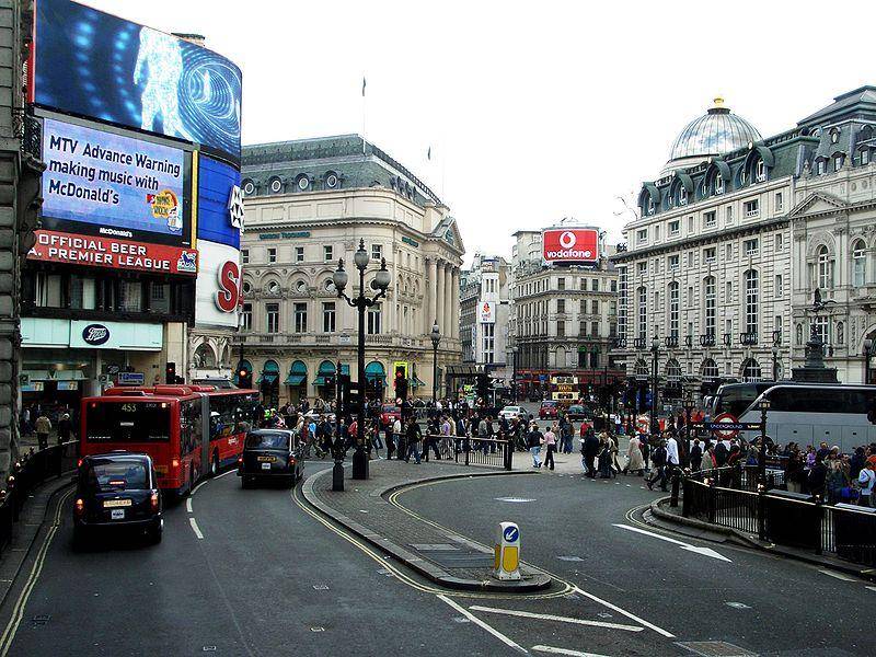 Лондон площадь пикадилли Стоковые фотографии и лицензионные изображения