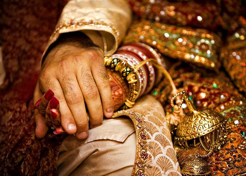 Исламская линия доверия: "Предлагают стать второй женой, я в замешательстве"