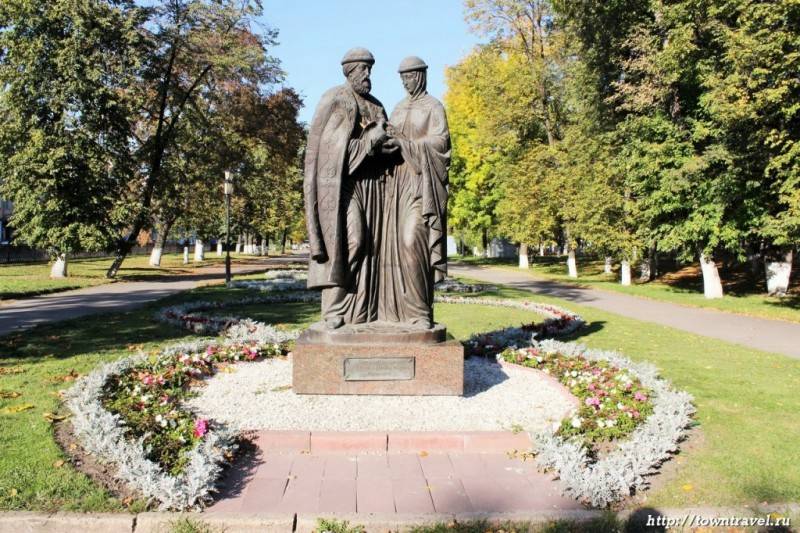 Памятники князю Ярославу Мудрому