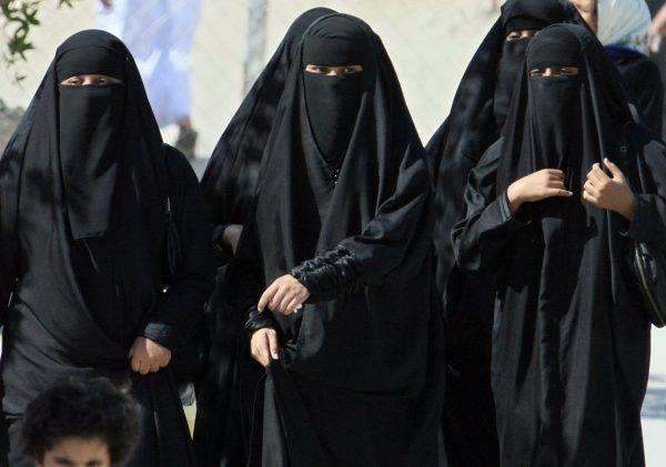 Как выглядят супруги арабских шейхов без паранджи и хиджаба (грех скрывать такую красоту)