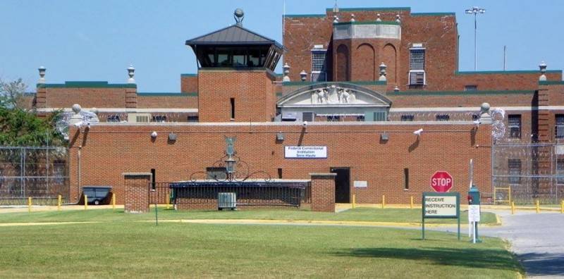 Самые строгие и непреступные тюрьмы в мире (10 фото)