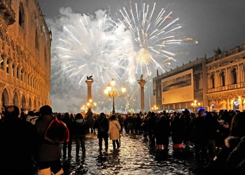12 новогодних ритуалов из разных стран мира, которые призваны принести счастье в наступающем году