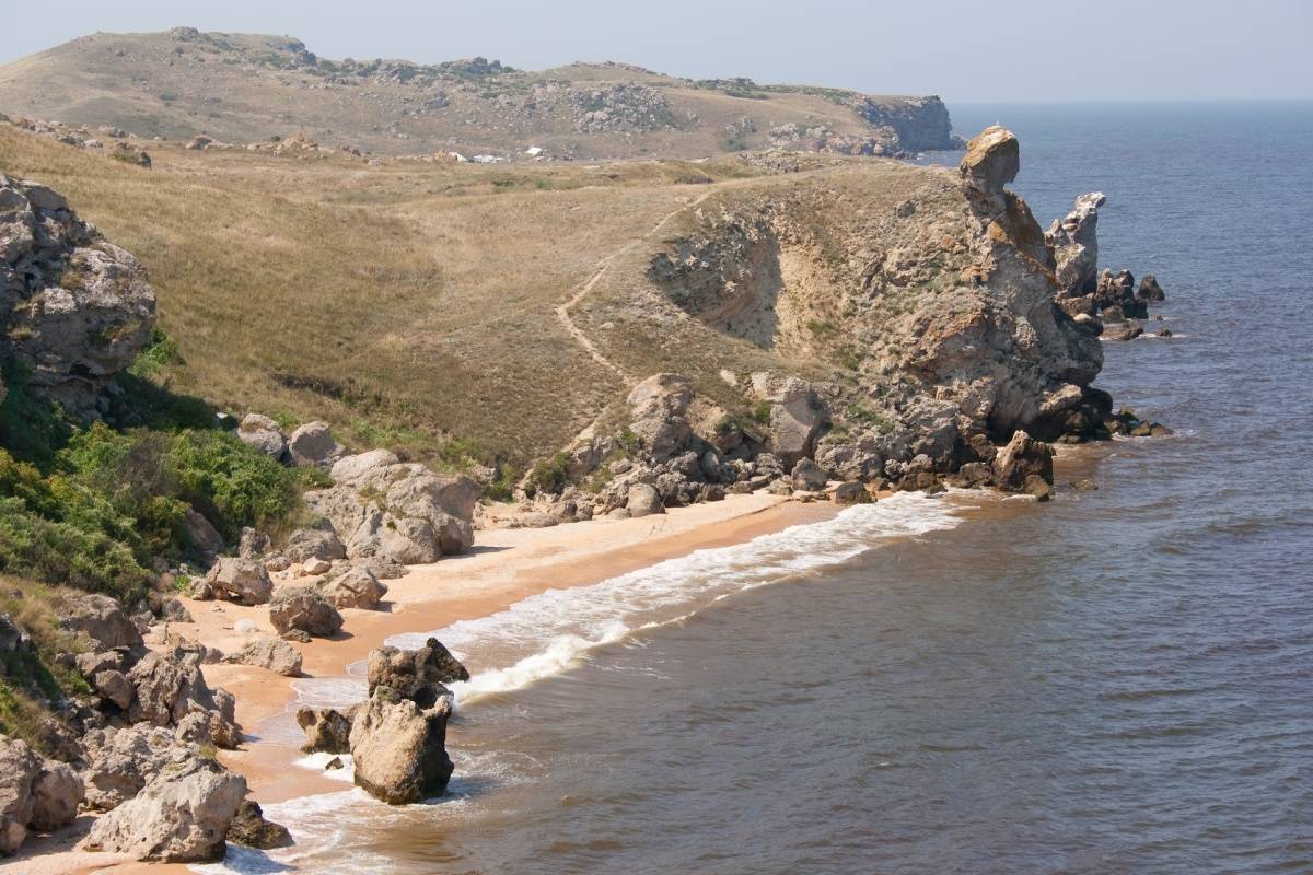 Золотое крым. Курортное Керчь Генеральские пляжи. Крым золотое Генеральские пляжи. Генеральские пляжи в Крыму поселок курортное. Генеральские пляжи Керчь.